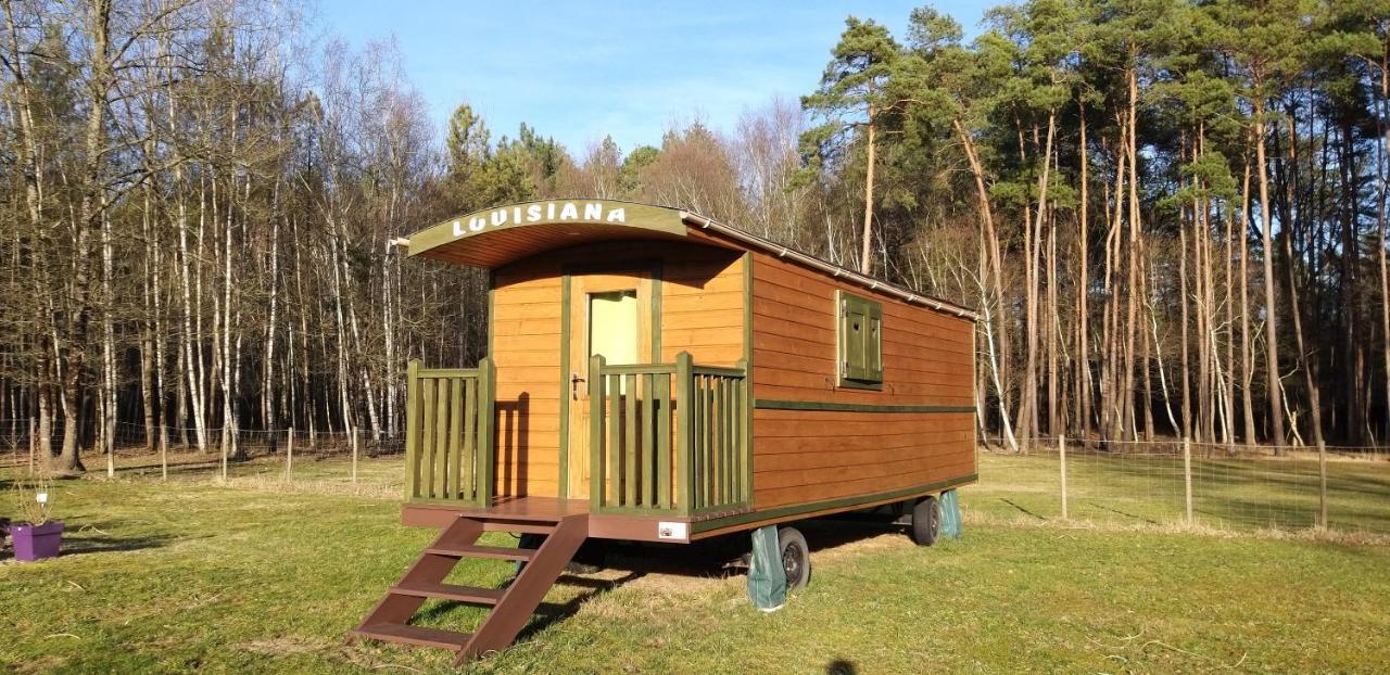 Roulottes Du Des Pins Bed & Breakfast