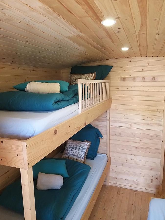 Roulottes Du Des Pins Bed & Breakfast Rougeou