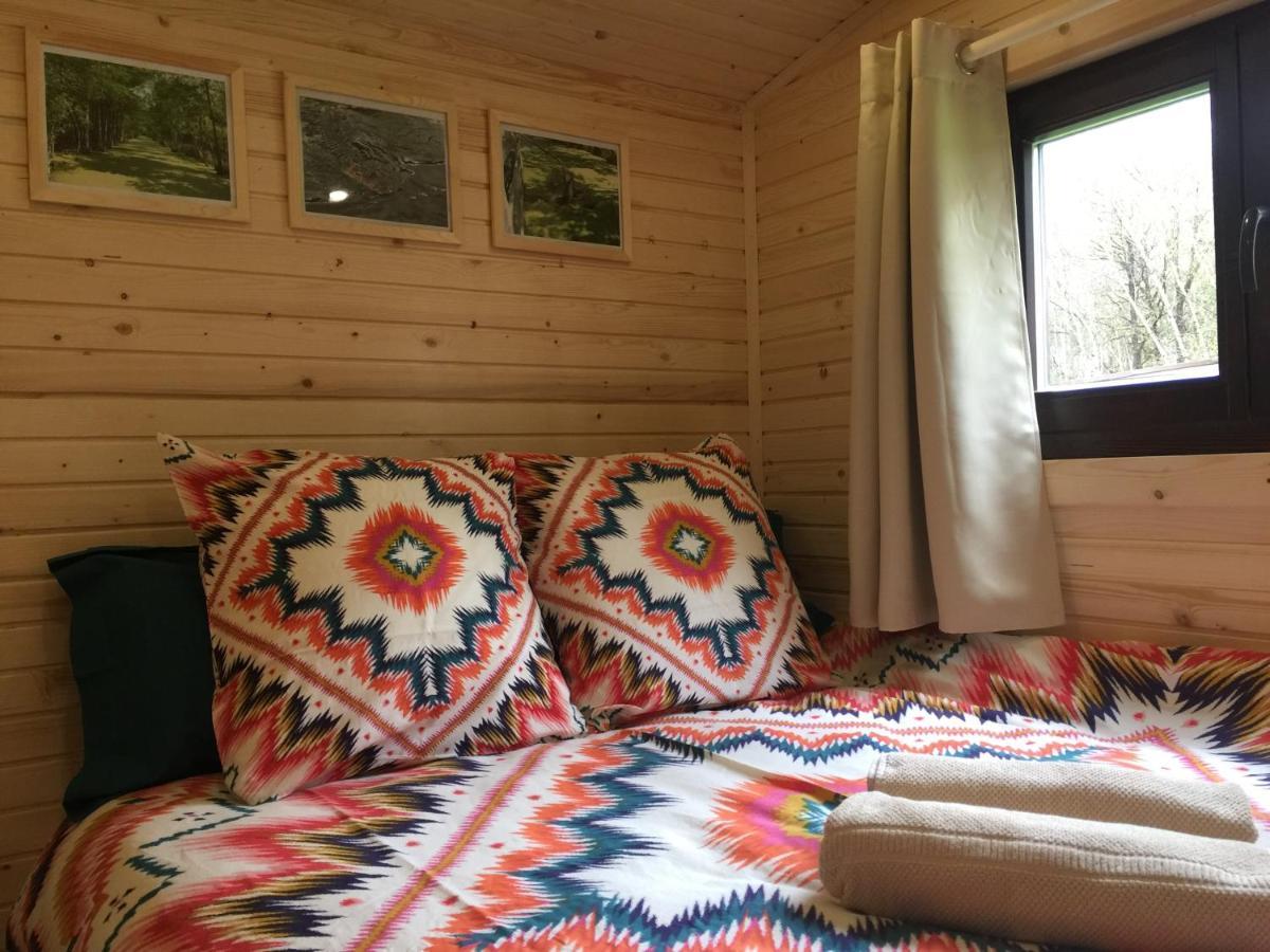 Roulottes Du Des Pins Bed & Breakfast *