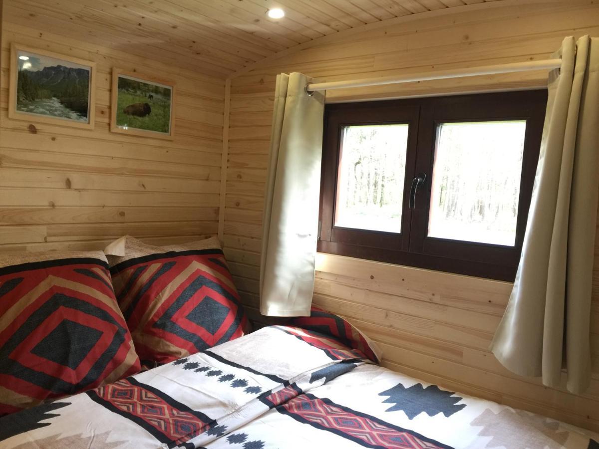 Bed & Breakfast Roulottes Du Des Pins Rougeou